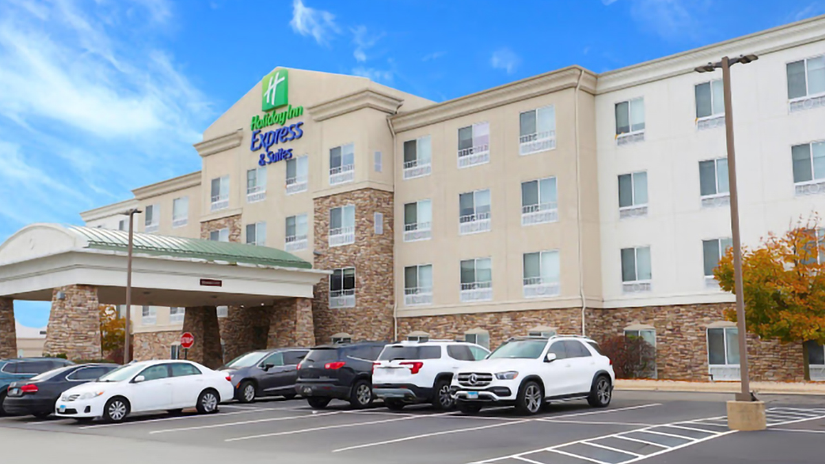 Holiday Inn Express and Suites Waukegan