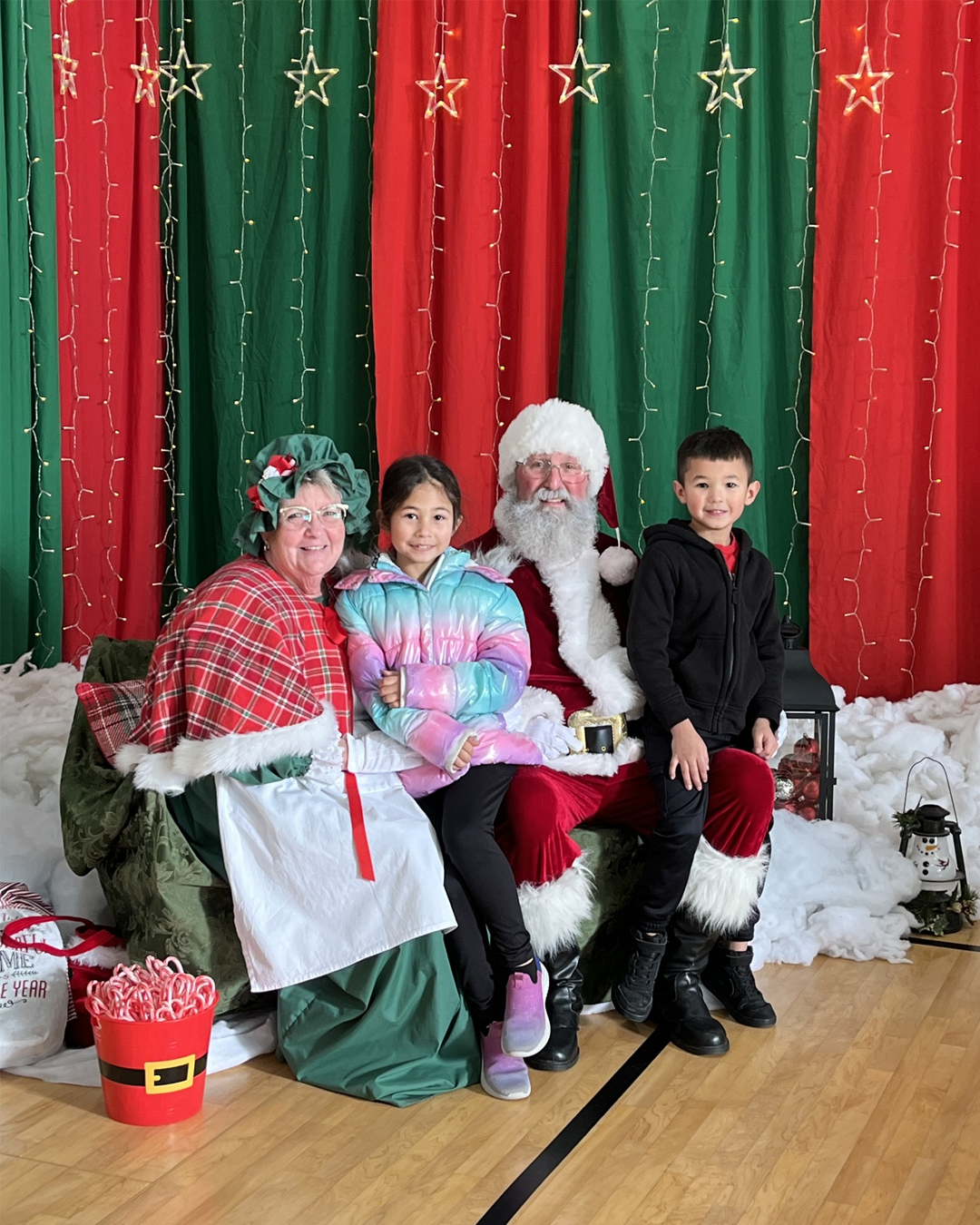 Santa and Mrs. Claus at Wauconda's Holly Jolly Walk