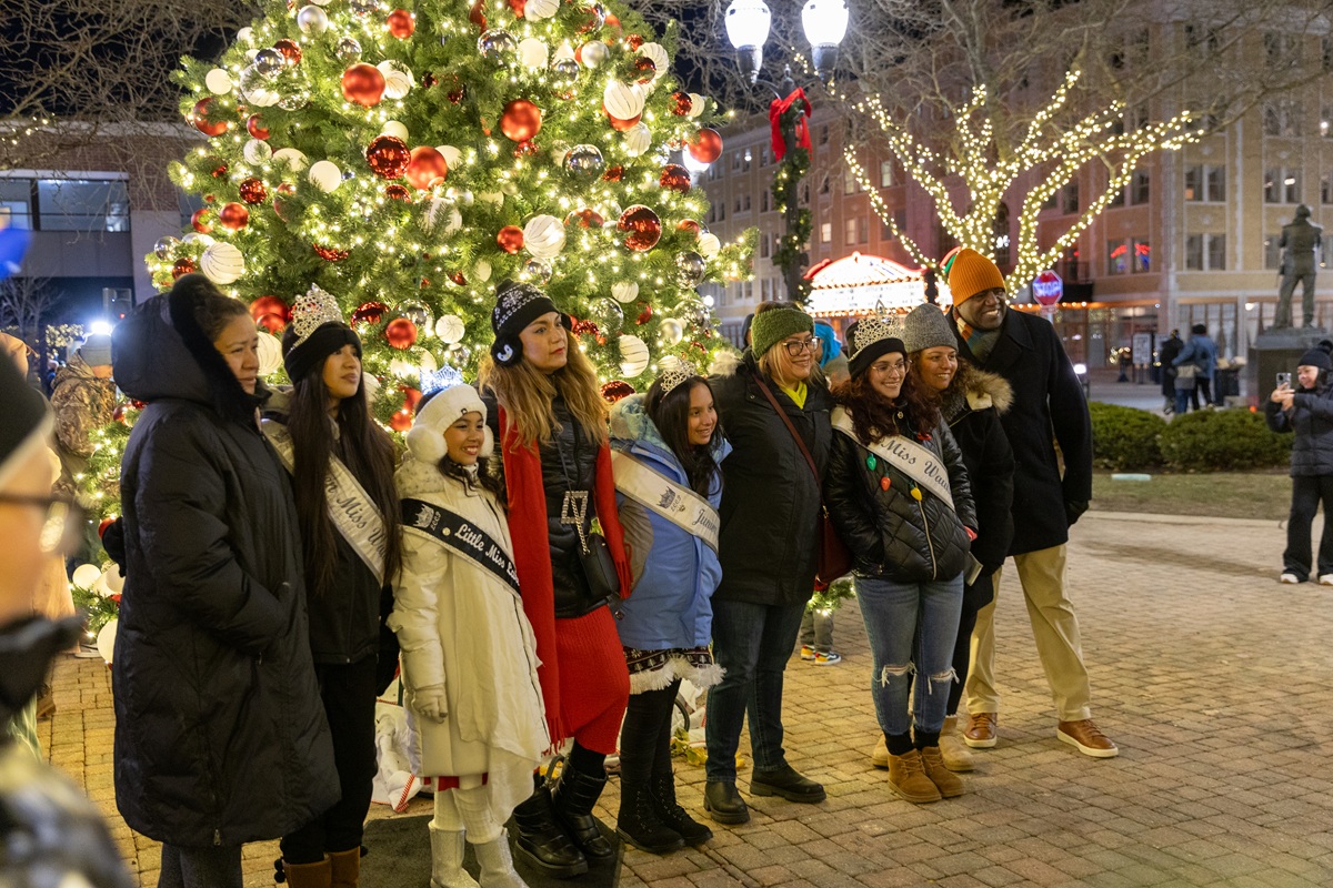 Tree Lighting in Waukegan