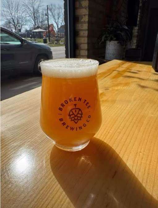 Broken Tee Brewing Co. in Highwood