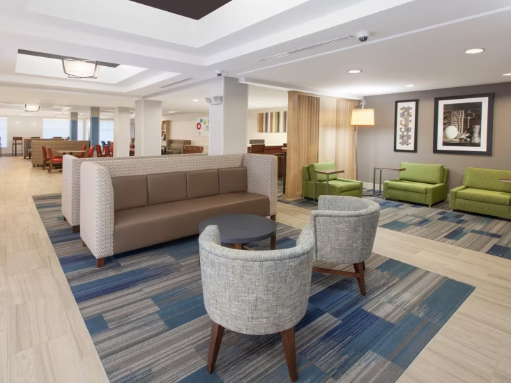 Holiday Inn Express and Suites in Lake Zurich and Lake Barrington