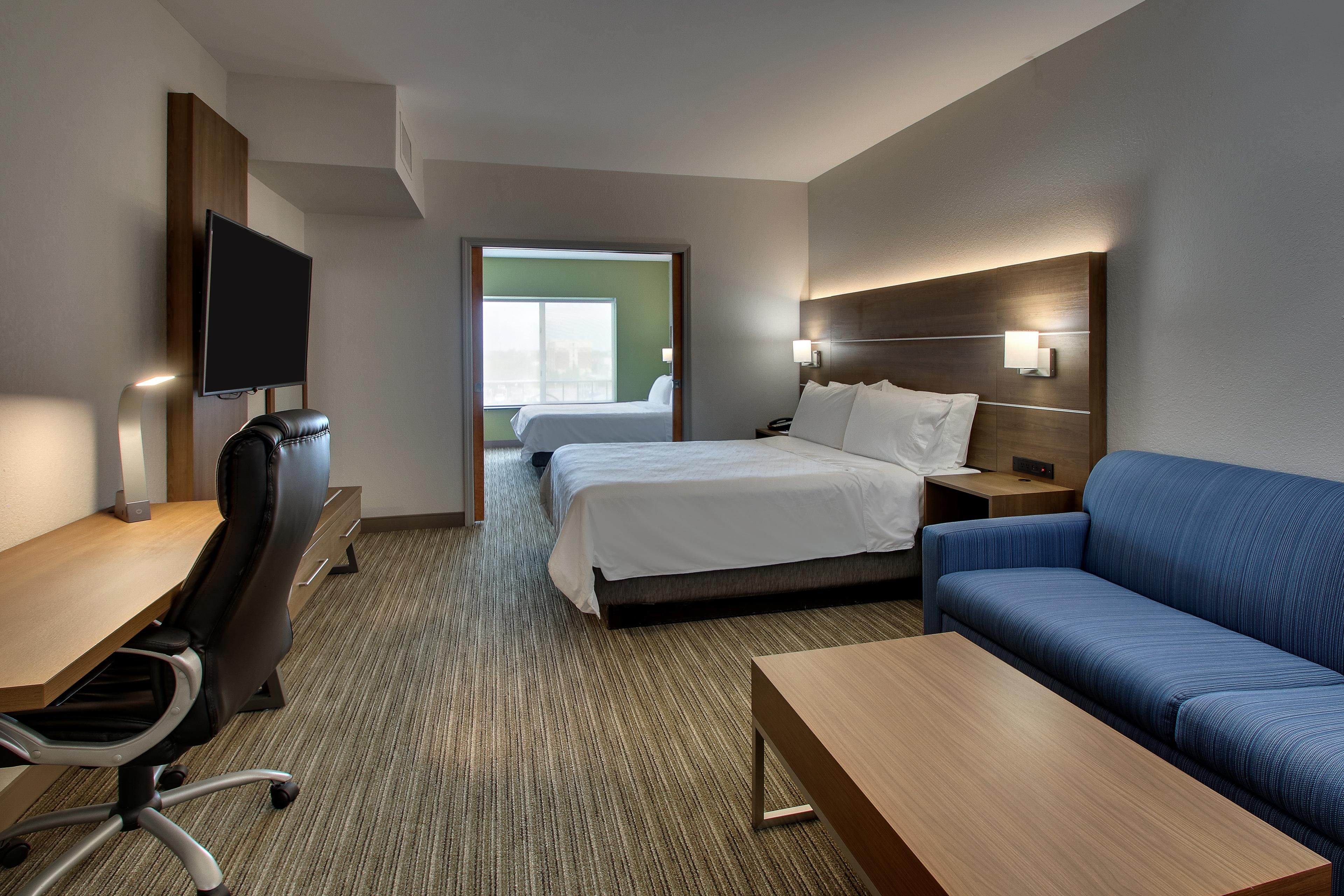Holiday Inn Express and Suites Waukegan