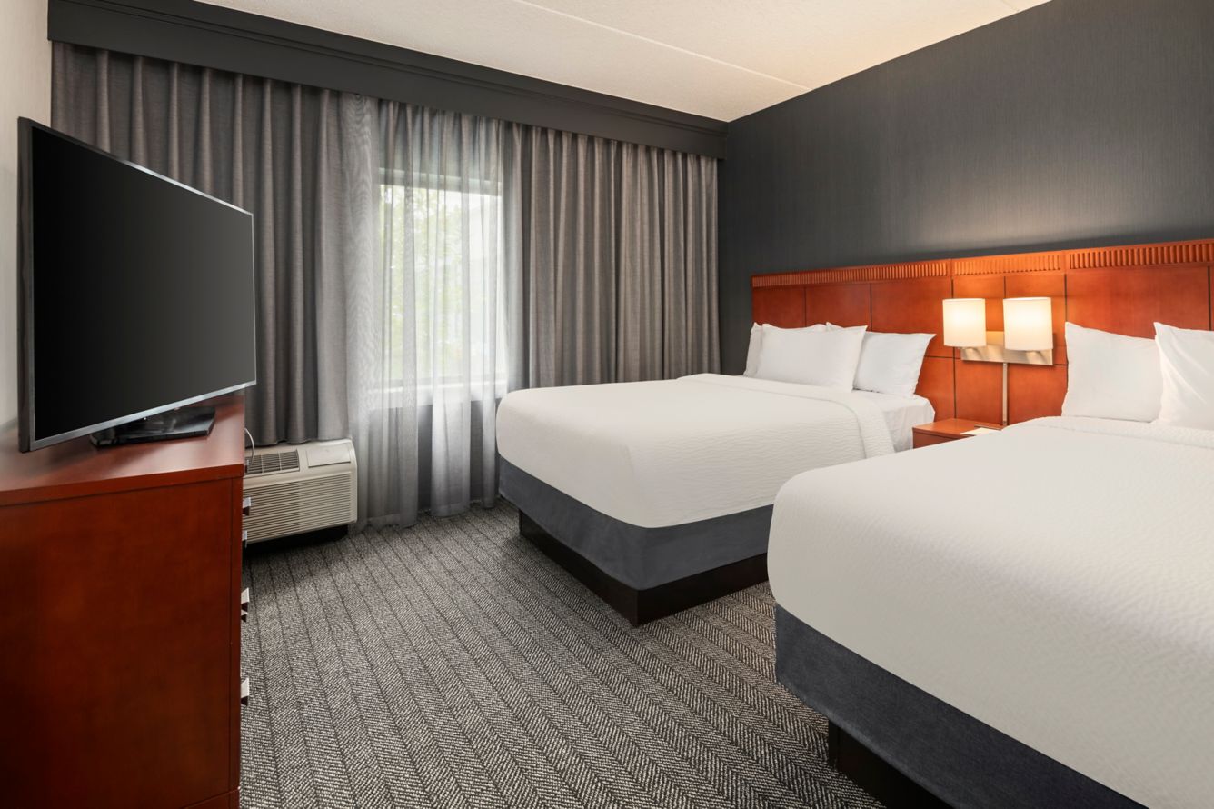 Holiday Inn Express and Suites Waukegan