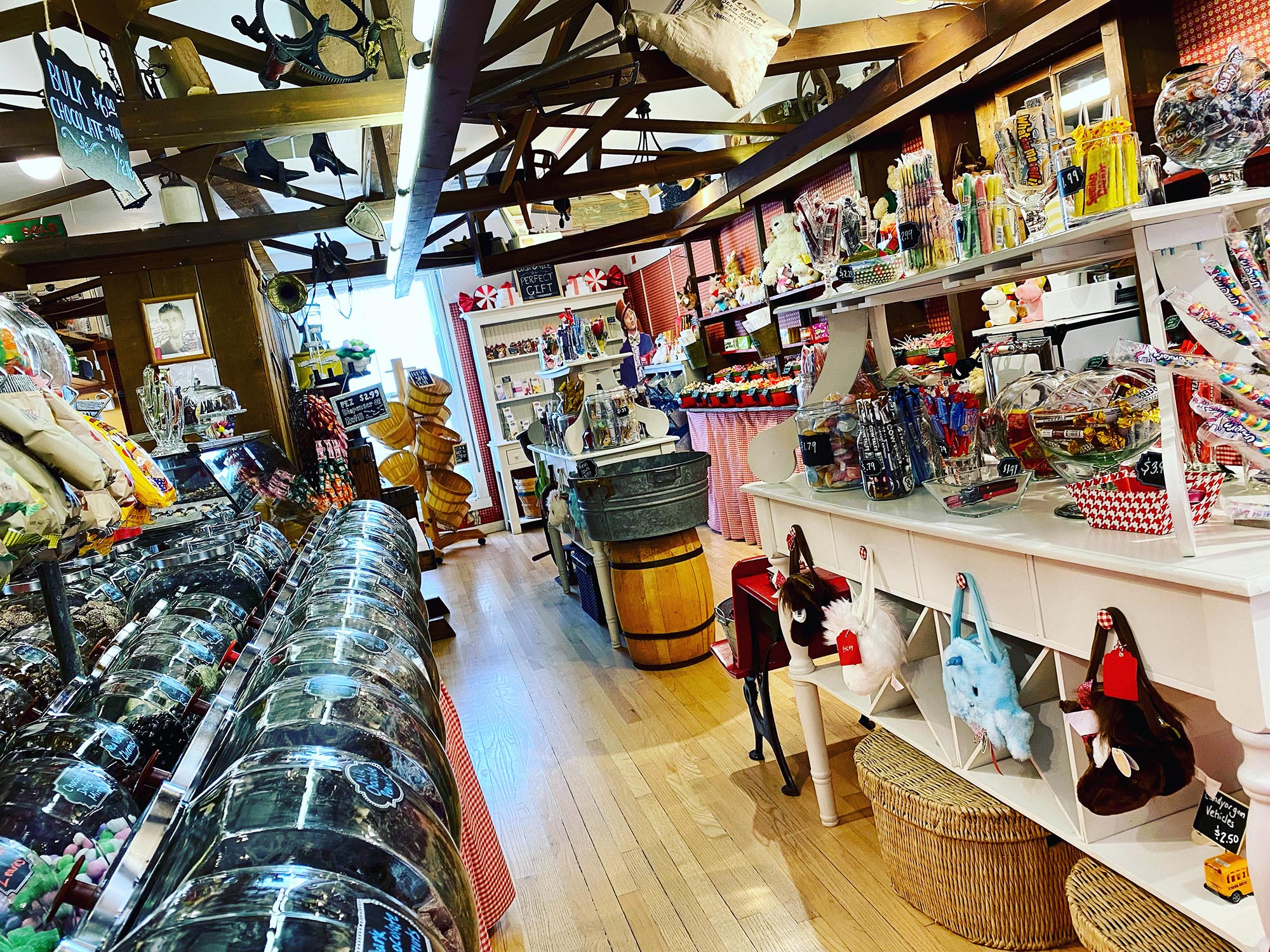 Ma and pas candy store