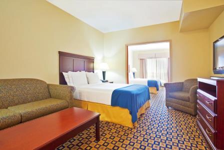 Holiday Inn Express and Suites Waukegan