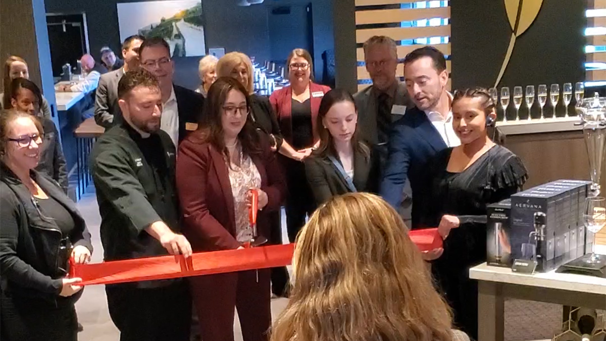 Bianca Viamontes, General Manager, cuts the ribbon with Cooper's Hawk Winery and Restaurant staff