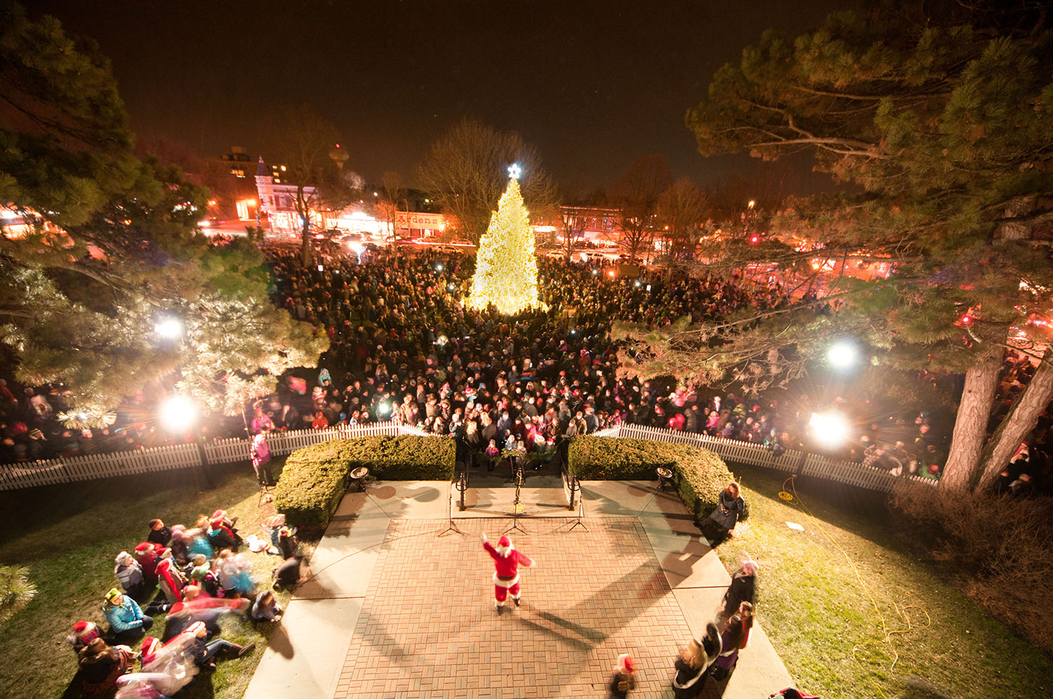 Libertyville Tree Lighting and Downtown Holiday Walk