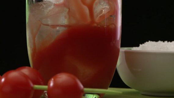 895293775-bloody-mary-tomato-juice-lemon-juice-vodka